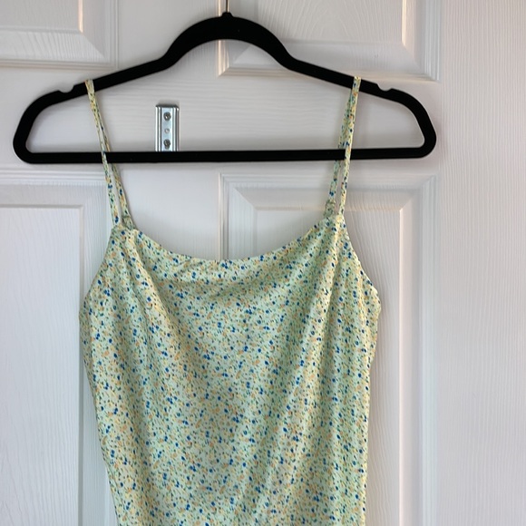 Delicate floral satin material dress - Picture 5 of 6